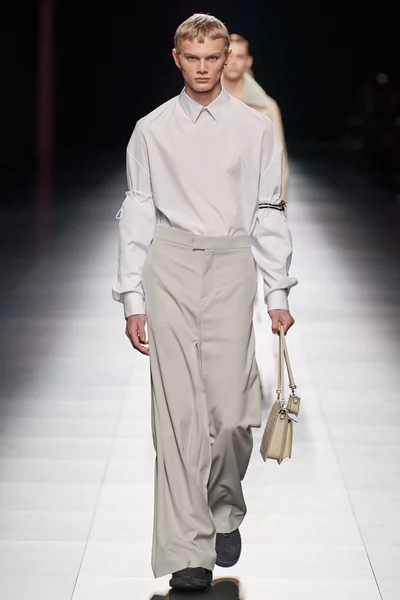 Look 17